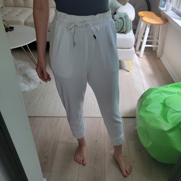 Stateside | White Capri Jogger - Picture 3 of 7